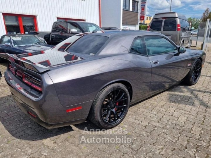 Dodge Challenger SRT 392 64 V8 HEMI - 4