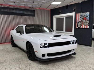 Dodge Challenger R-T Night Edition V8 57 HEMI   - 1