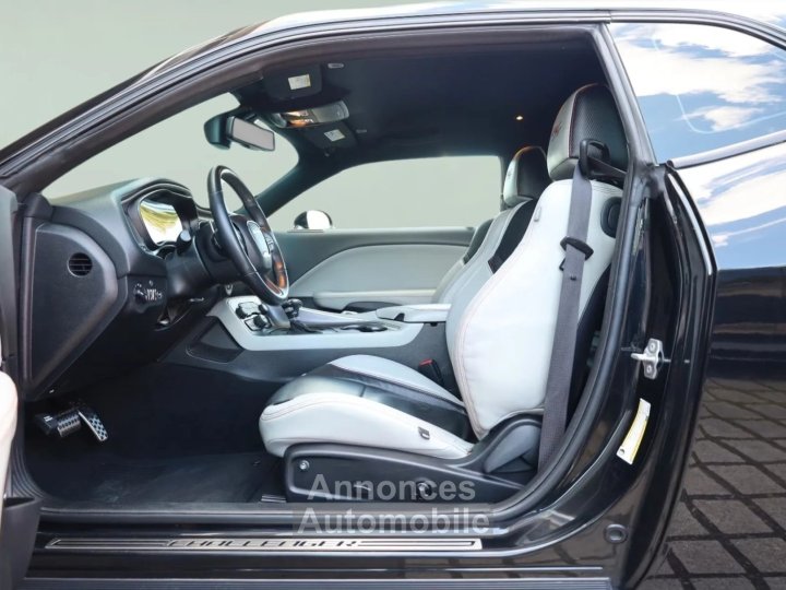 Dodge Challenger * R/T V8 57 377 CH * AUTOMATIQUE * CUIR * SI&Egrave;GES CHAUFFANTS * CAM&Eacute;RA - 13