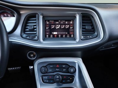 Dodge Challenger * R/T V8 57 377 CH * AUTOMATIQUE * CUIR * SI&Egrave;GES CHAUFFANTS * CAM&Eacute;RA   - 19