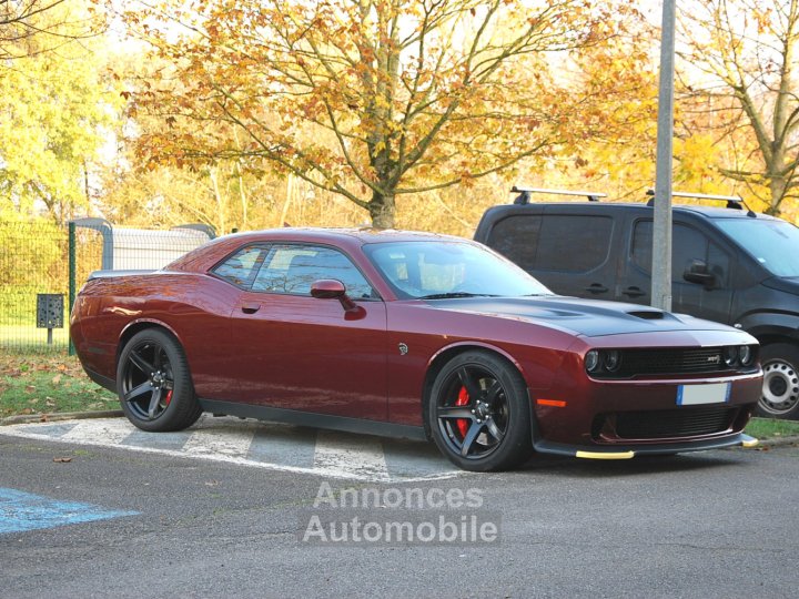 Dodge Challenger hellcat 62 supercharged - 2